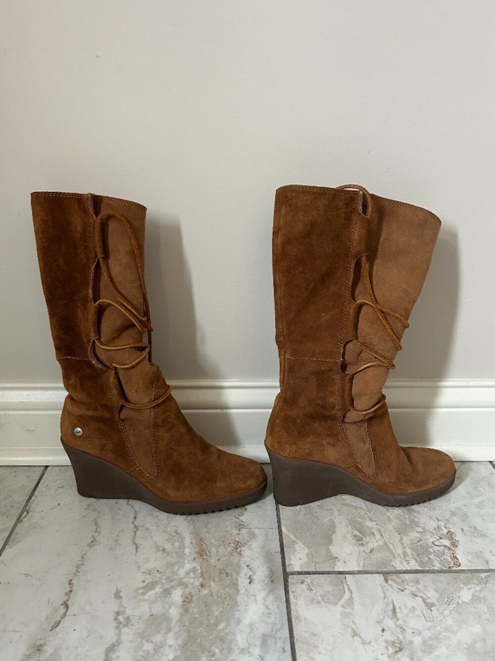 UGG Elsey 5596 Womens 7 Chestnut Suede Sheepskin Lined Wedge Boots F8008F